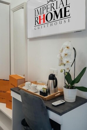 Comfort Double Room | In-room safe, soundproofing, iron/ironing board, free WiFi - imperial rhome guest house  (Rome)