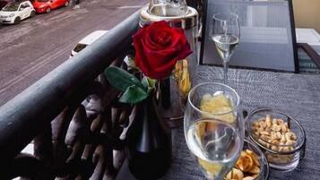 Deluxe Double Room | In-room safe, soundproofing, iron/ironing board, free WiFi