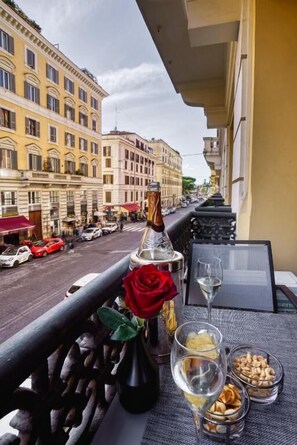 Comfort Double Room | In-room safe, soundproofing, iron/ironing board, free WiFi - imperial rhome guest house  (Roma)