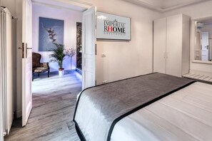 خزنة داخل الغرفة وتجهيزات عازلة للصوت ومكواة/لوح كي وواي فاي مجانًا