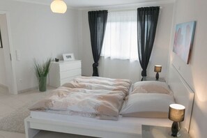 2 bedrooms, iron/ironing board, travel cot, free WiFi - Moselle Castle View, Koblenz / Dieblich (Dieblich)