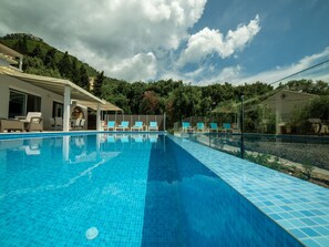 Pool - Villa Hera privater Pool Luxus by Interhome (Kalami)