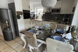 Fridge, oven, stovetop, dishwasher - Beach house Beach house ................ (Sylt)