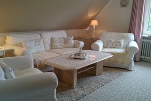 Smart TV - Holiday apartment in Wyk with Wi-Fi and parking (Wyk)