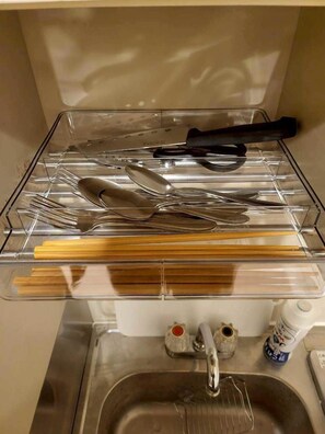 Apartment | Private kitchen | Full-size fridge, microwave, oven, stovetop - Preadesu Minami102 (Hiroshima)