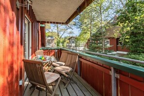 Outdoor dining - Holiday apartment with 1 bedroom (Prerow)