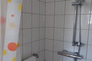 Shower - Apartment with 1 bedroom (Bad Zwischenahn)