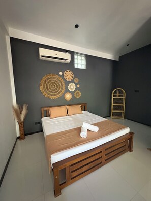 WiFi, bed sheets - Tao Villa Madiha, guest house just a stone's throw from Madiha beach. (Matara)