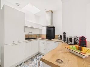 Refrigerador, microondas, horno y lavavajillas 