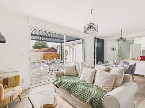 Comfort for 6 to 800 m from the beach