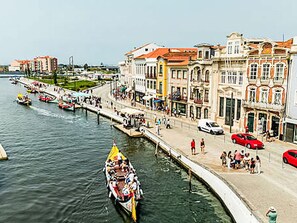 A riverside promenade with boats, pedestrians, and historic buildings. - Ihr Garten am Strand by Interhome (Gafanha da Encarnação)
