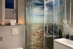 Shower, hair dryer - Holiday home in Zingst with swimming pool (Zingst)