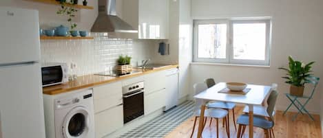 Refrigerador, microondas, horno y lavavajillas
