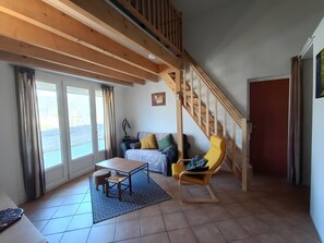 TV - Holiday Home 'Charmante Maison De Village 60 M²' with Wi-Fi and Air Conditioning (Mollans-sur-Ouvèze)