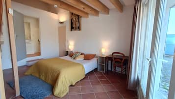 1 habitación, wifi y ropa de cama