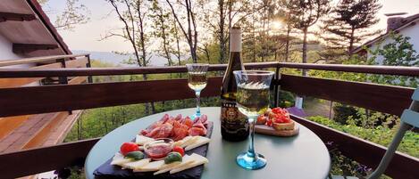 تناول الطعام بالخارج