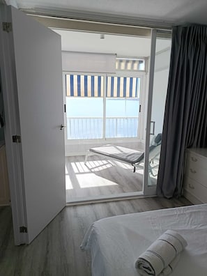 2 bedrooms, iron/ironing board, travel cot, free WiFi - Seafront apartment on the last and fifteenth floor with incredible view (El Campello)