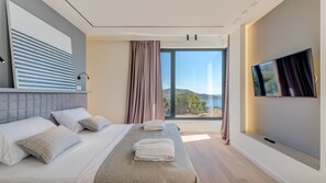 Tabla de planchar con plancha, wifi gratis y ropa de cama 