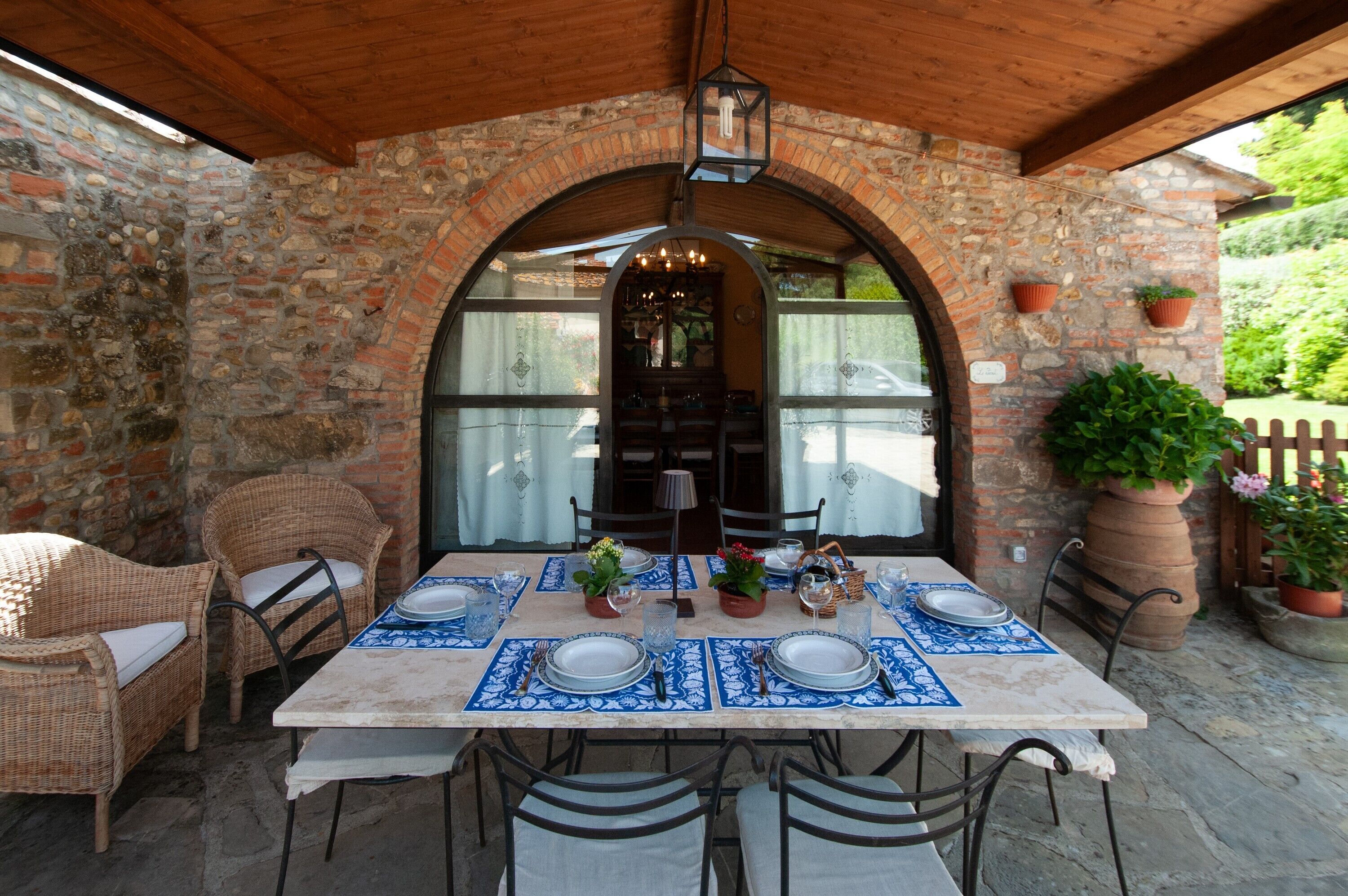 屋外ダイニングエリア