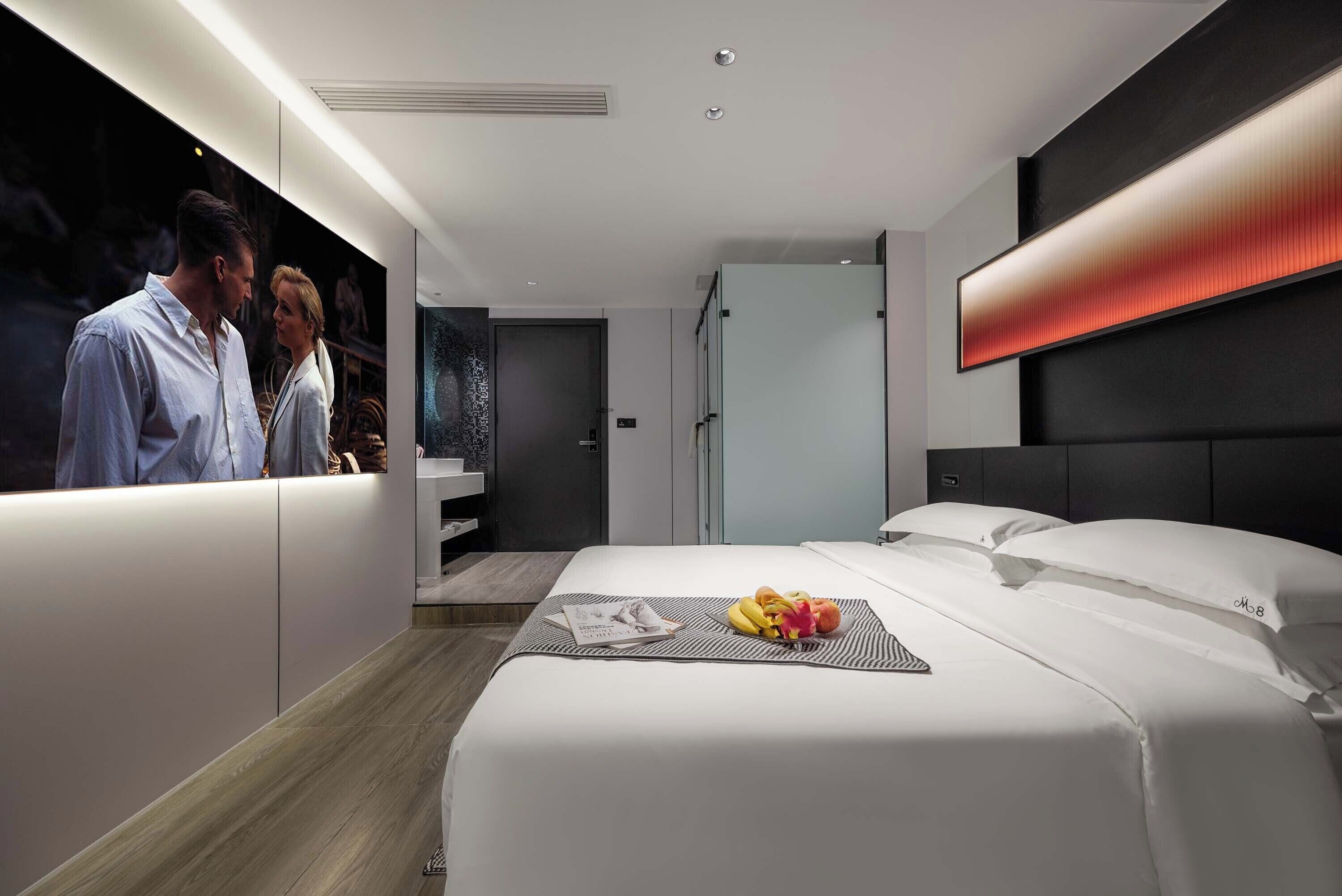 Quarto casal júnior, vista para a cidade | Individualmente decorados, individualmente mobiliados, escrivaninha