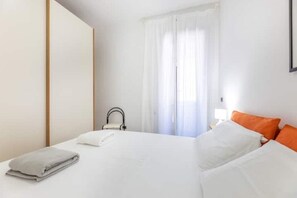 1 habitación, tabla de planchar con plancha, wifi gratis y ropa de cama 