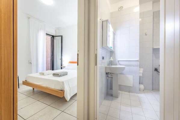 1 chambre, fer et planche Ă repasser, Wi-Fi gratuit, draps fournis