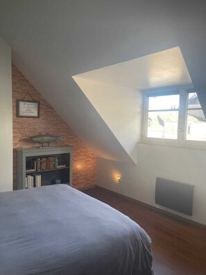 Fer et planche à repasser, accès Internet, draps fournis