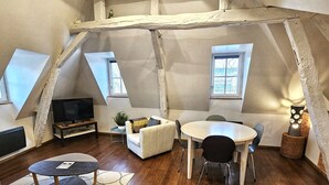 Living area - Apartment Quai 75 - 5 stars - Vienna view (Châtellerault)