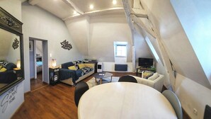 Living area - Apartment Quai 75 - 5 stars - Vienna view (Châtellerault)