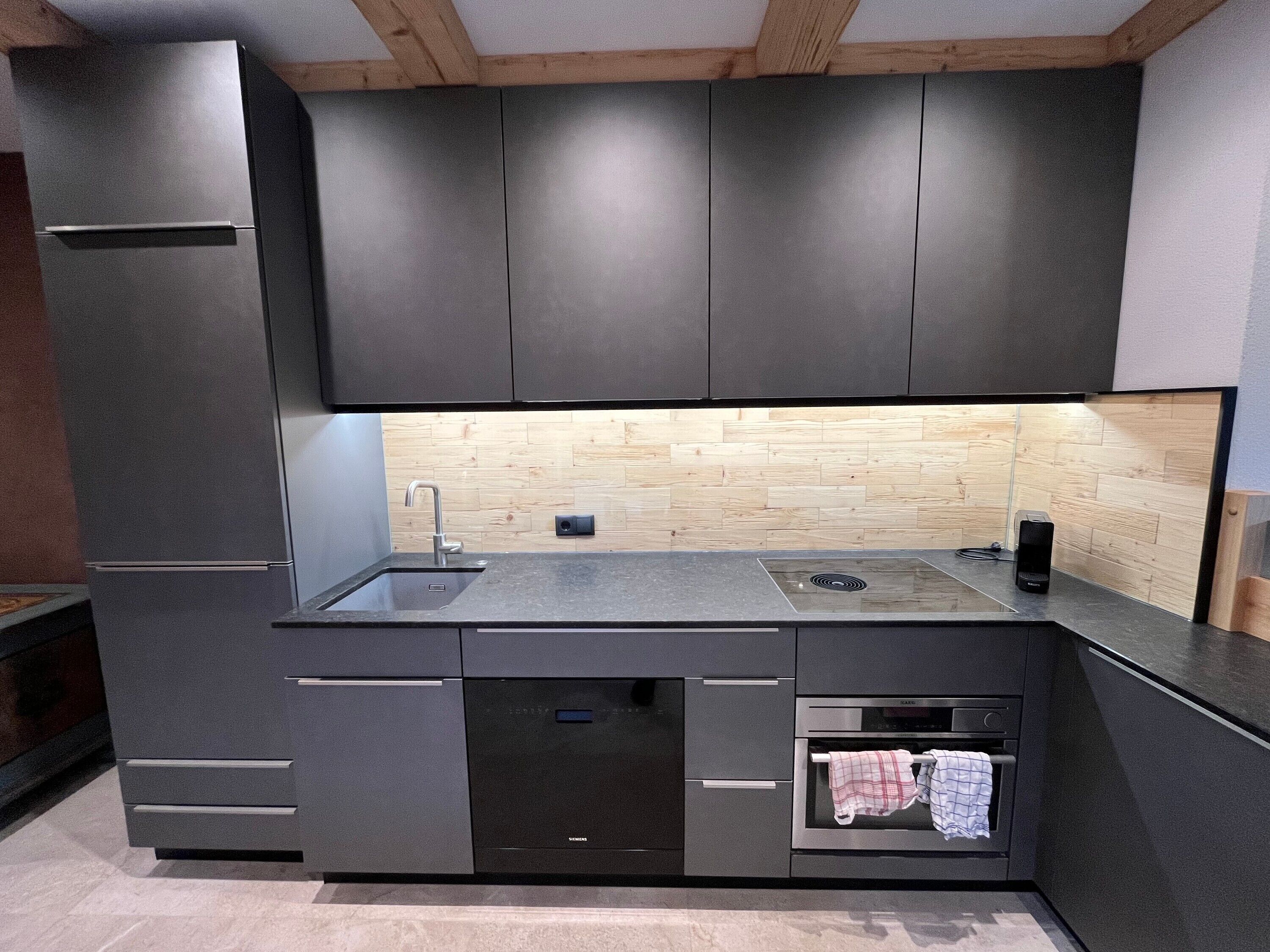 Kühlschrank, Ofen, Herdplatte, Geschirrspüler