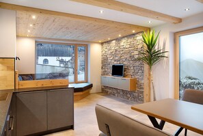 Interior - Apartment 'Wildschön' with Mountain View, Shared Garden and Wi-Fi (Grafenweg)