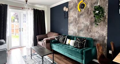 Canterbury Charm - Spacious 4 Bedroom House