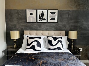 4 bedrooms, desk, soundproofing, free WiFi