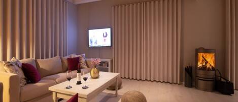 Télévision, cheminée