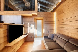 TV - Apartment 'Élite' with Shared Terrace, Private Garden and Wi-Fi (Saint-Oyen)