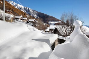 Property grounds - Élite Apartment in Saint-Oyen with Balcony, Modern Comforts, and Mountain Views (Saint-Oyen)