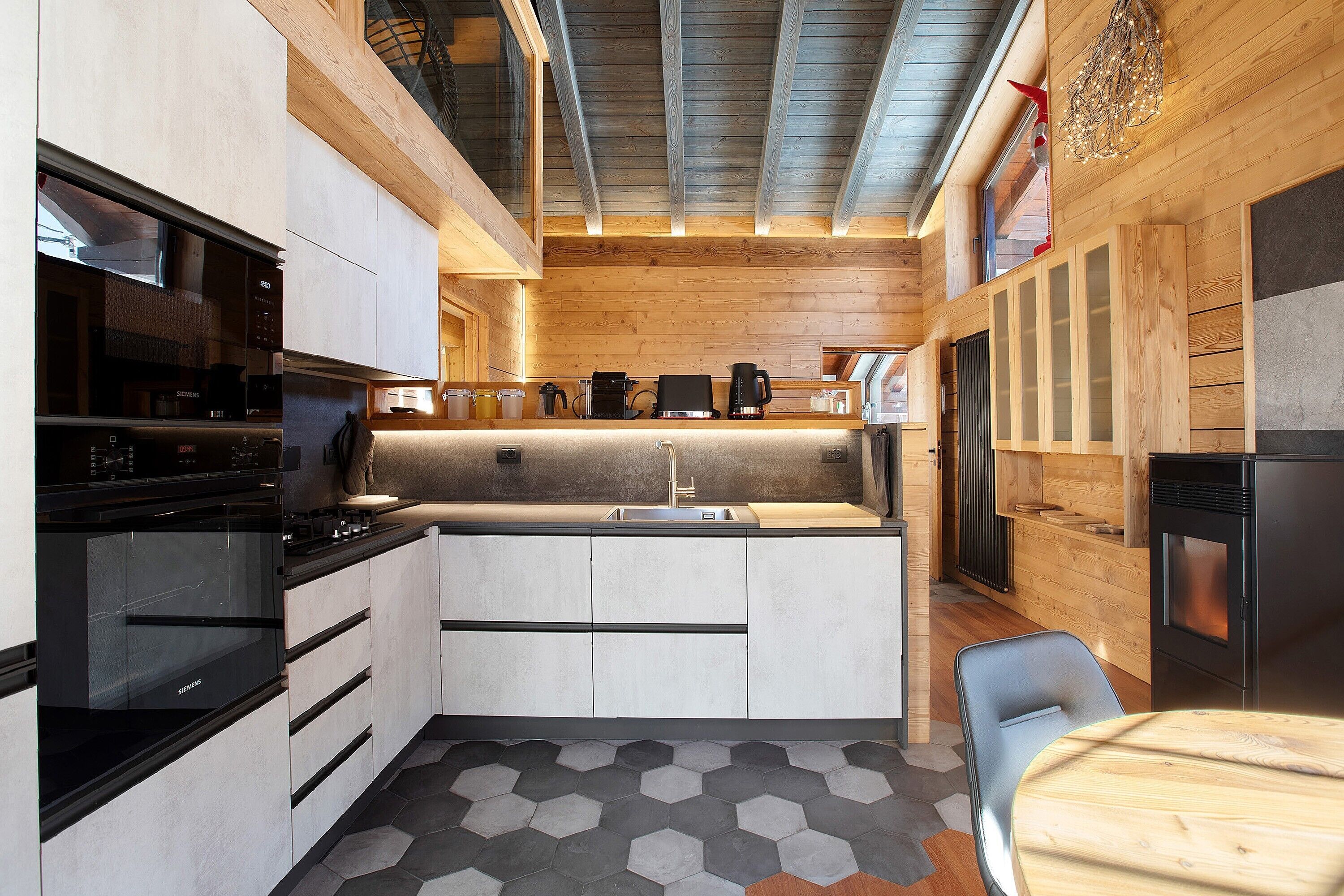 Kühlschrank, Mikrowelle, Ofen, Herdplatte