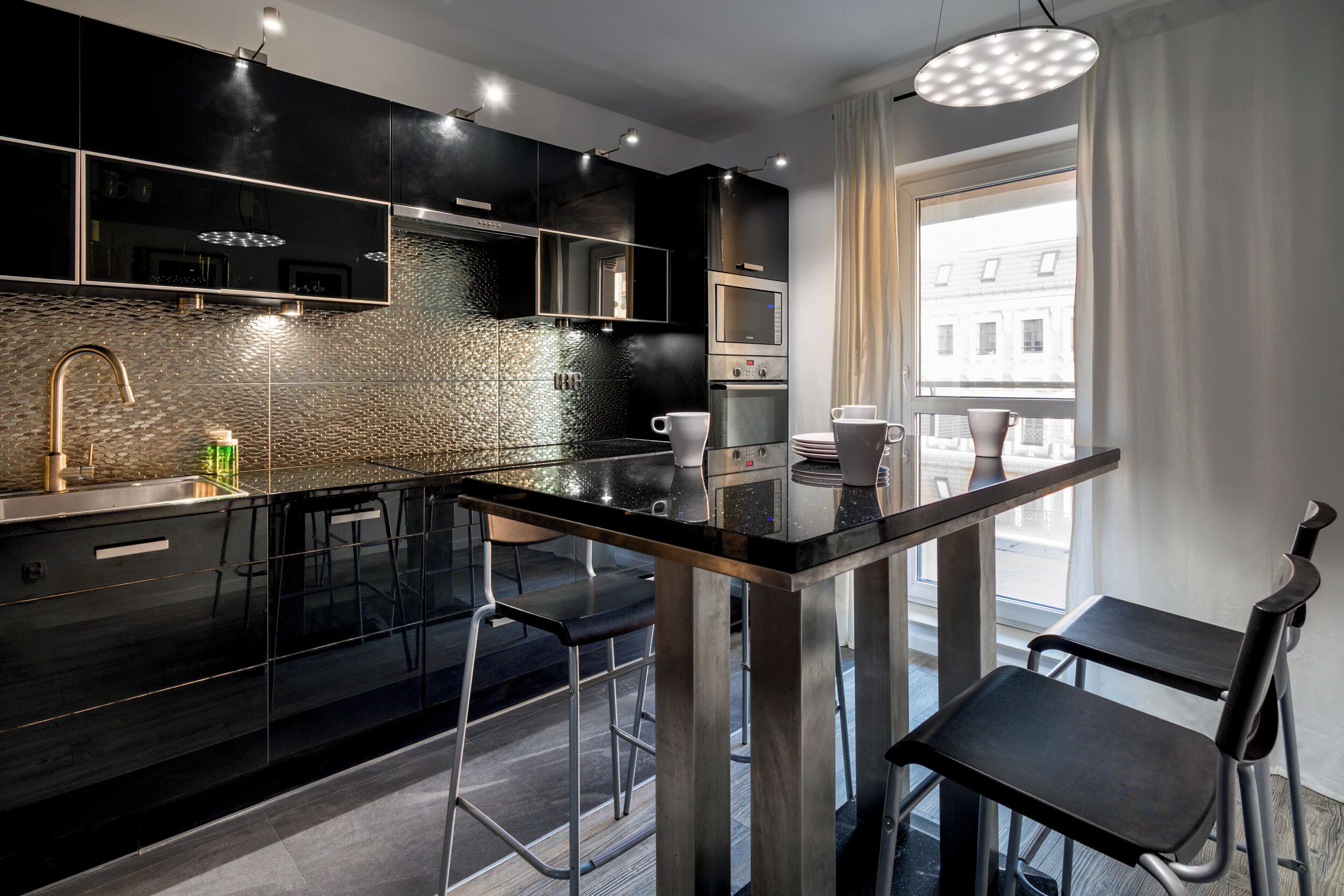 Appartement, balkon | Privékeuken | Een koffiezetapparaat/waterkoker, een waterkoker