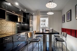 Appartement, balkon | Dineren in de kamer