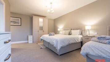 Silitysrauta/-lauta, Wi-Fi, vuodevaatteet