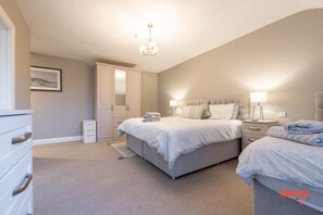 Iron/ironing board, WiFi, bed sheets - Hillsborough, Co Down, N. Ireland - Apt B (Royal Hillsborough)