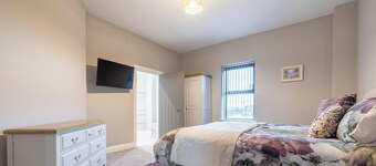 Homestead Hillsborough, 3-Bed Apt • Sleeps 5