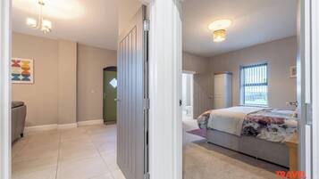 Bügeleisen/Bügelbrett, WLAN, Bettwäsche