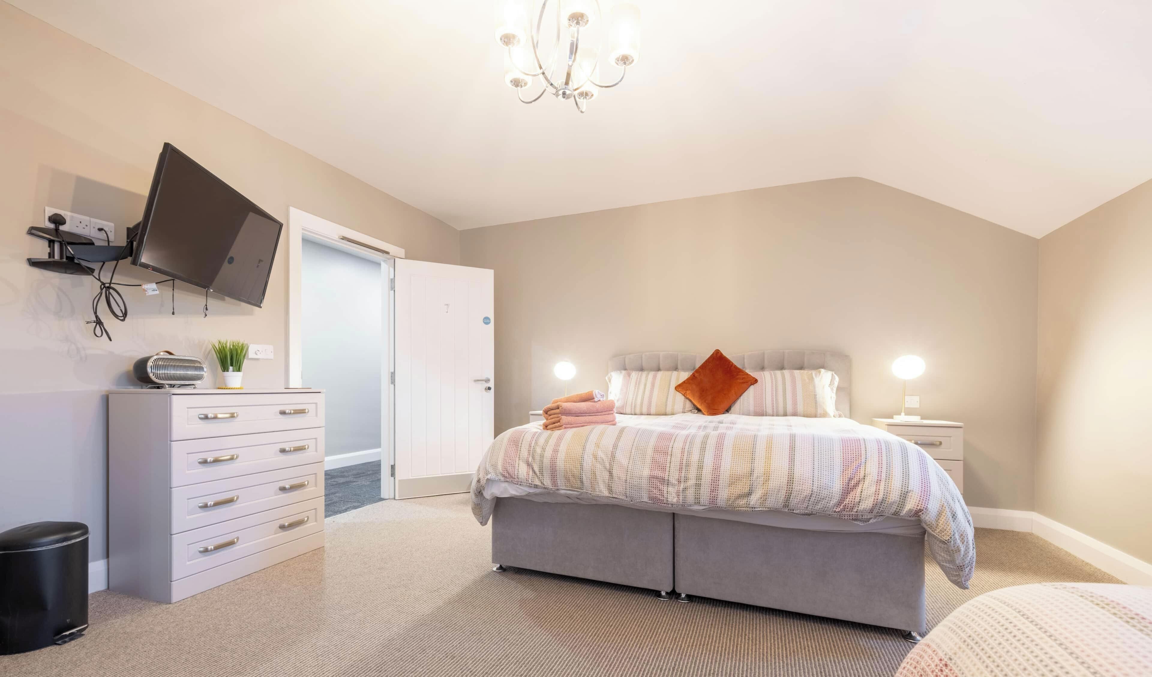 Iron/ironing board, WiFi, bed sheets