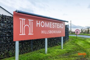 Property grounds - Hillsborough, Co Down, N. Ireland - Suite 3 (Royal Hillsborough)