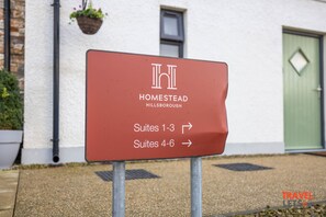 تفاصيل الفندق من الخارج