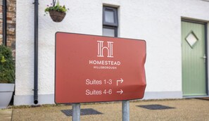 تفاصيل الفندق من الخارج