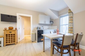 Dining - Hillsborough, Co Down, N. Ireland - Homestead Hillsborough (Apt A) (Royal Hillsborough)