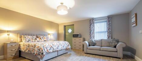 Strykjärn/strykbräda, wi-fi och sängkläder