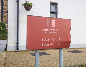 تفاصيل الفندق من الخارج